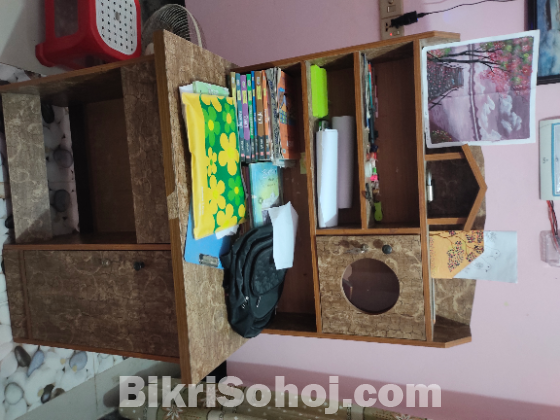 পড়ার টেবিল ও মিরছেফ